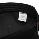 Boné orgânico preto com logo branco da marca Ralhenta