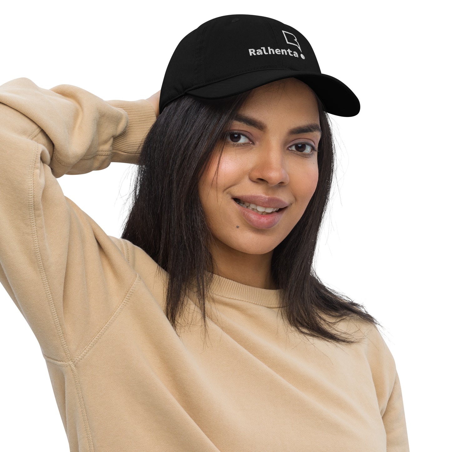 Boné dad hat tecido orgânico preto com logo branco