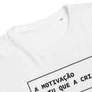 T-shirt unissexo algodão orgânico branca com a frase "A motivação és tu que a crias" da marca Ralhenta