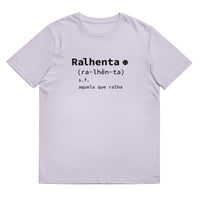 T-shirt unissexo algodão orgânico lavanda com a entrada de dicionário "Ralhenta: aquela que ralha" da marca Ralhenta