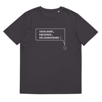 T-shirt unissexo orgânica antracite com a frase "Igualdade, equidade, solidariedade" da marca Ralhenta