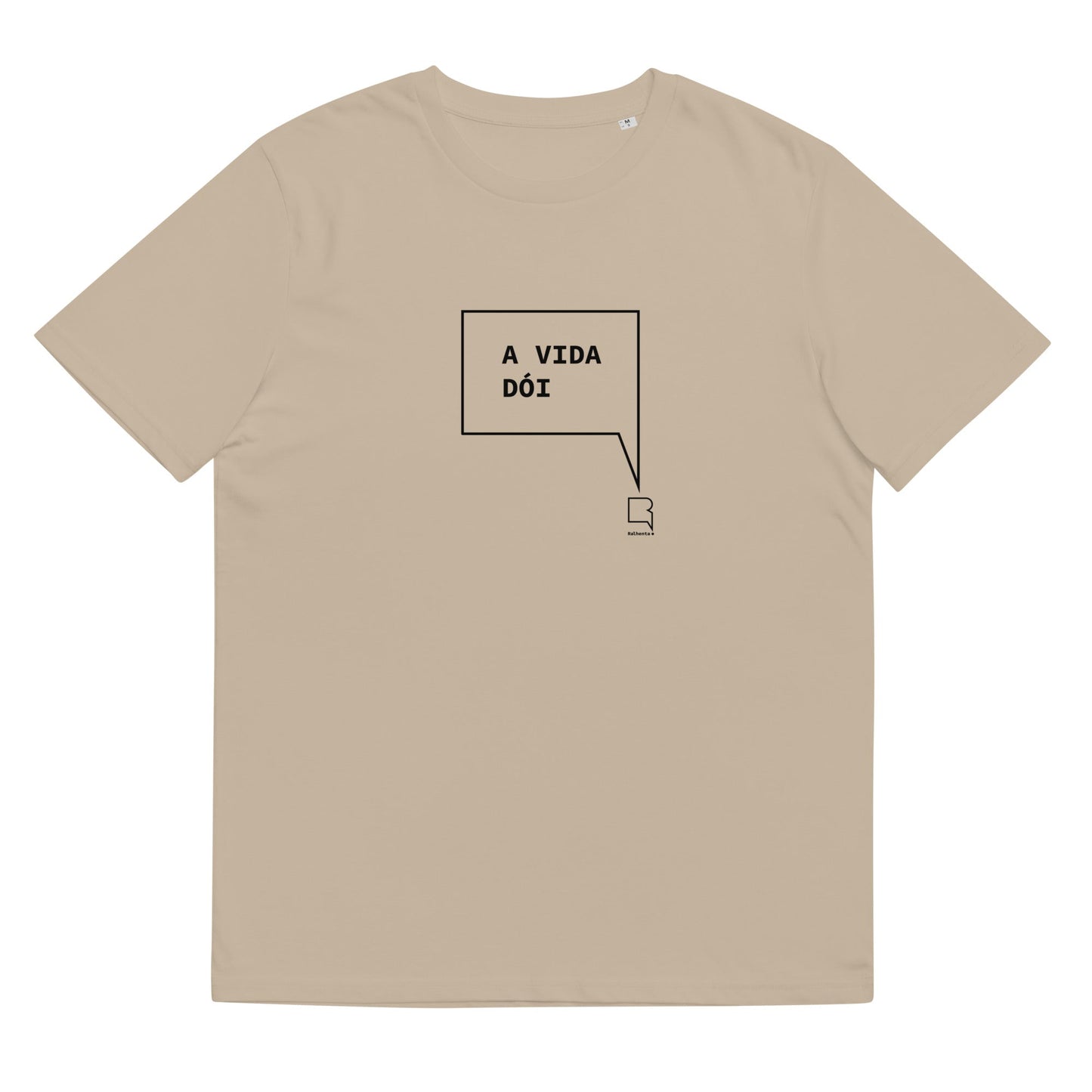 T-shirt unissexo orgânica bege com a frase "A vida dói" da marca Ralhenta