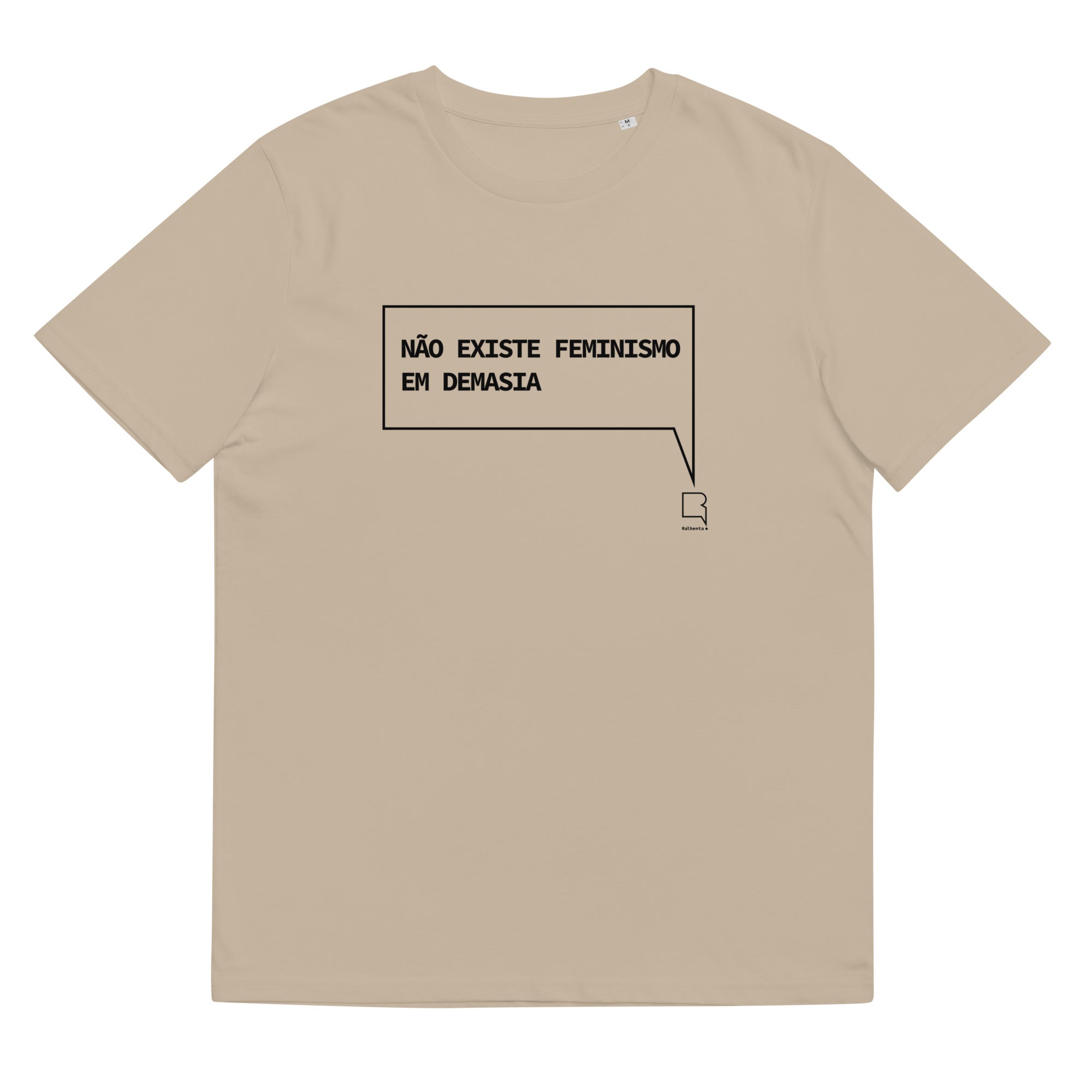 T-shirt unissexo orgânica bege com a frase "Não existe feminismo em demasia" da marca Ralhenta
