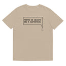 T-shirt unissexo orgânica bege com a frase "Tostas de abacate não é sustentável" da marca Ralhenta