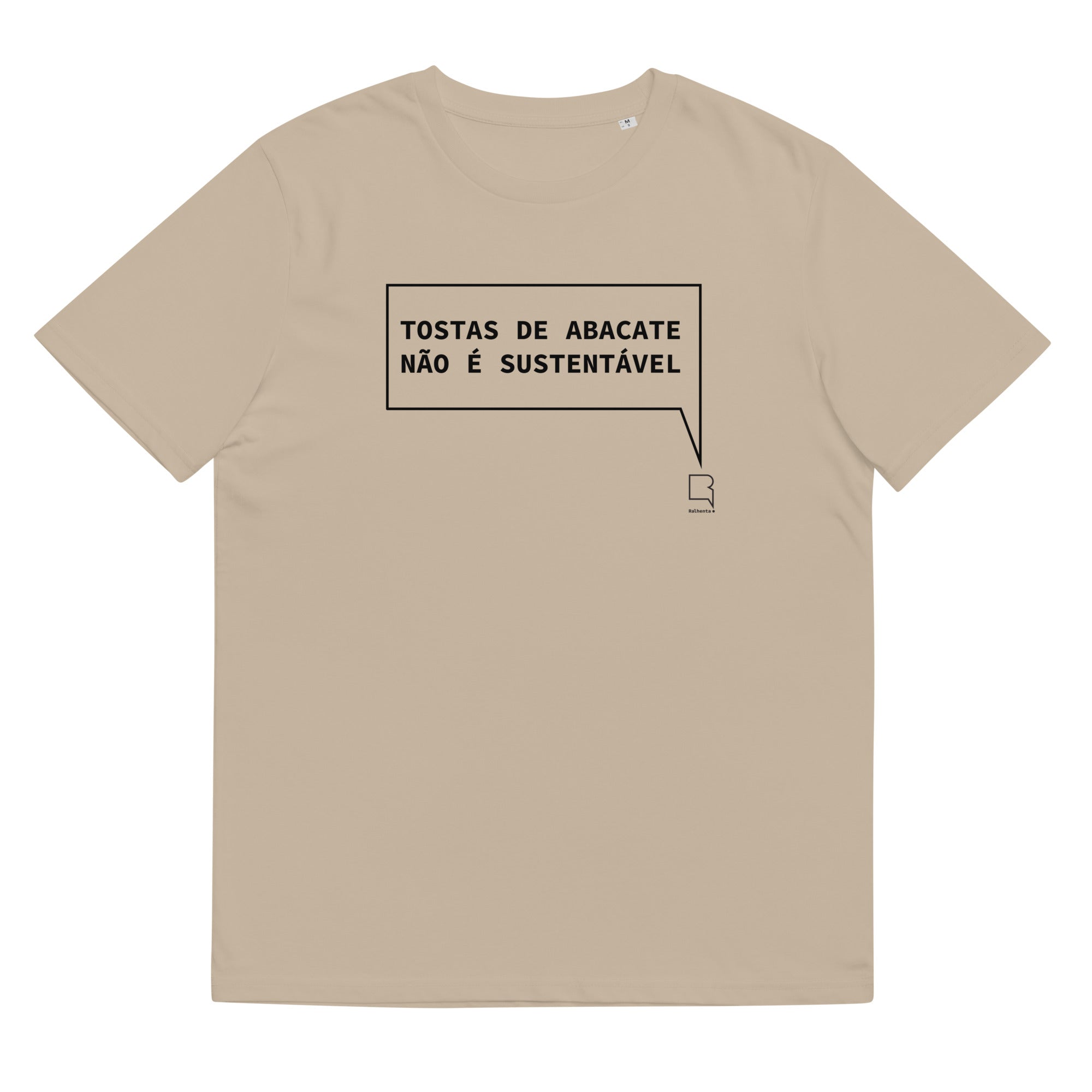 T-shirt unissexo orgânica bege com a frase "Tostas de abacate não é sustentável" da marca Ralhenta