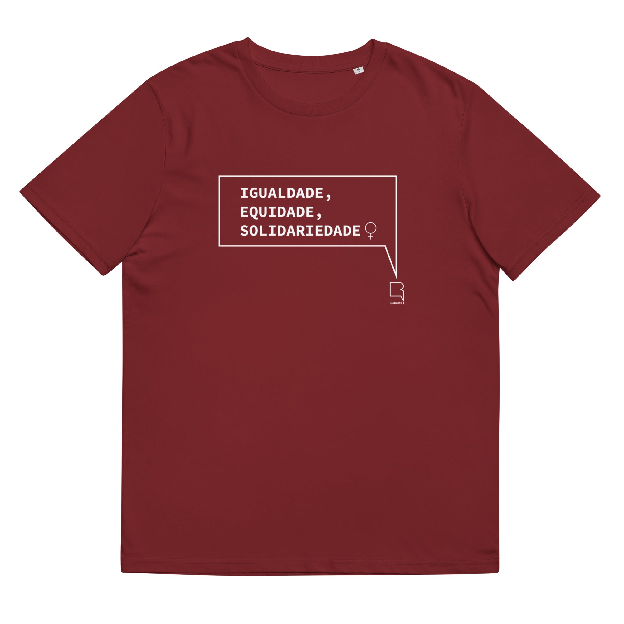T-shirt unissexo orgânica bordô com a frase "Igualdade, equidade, solidariedade" da marca Ralhenta