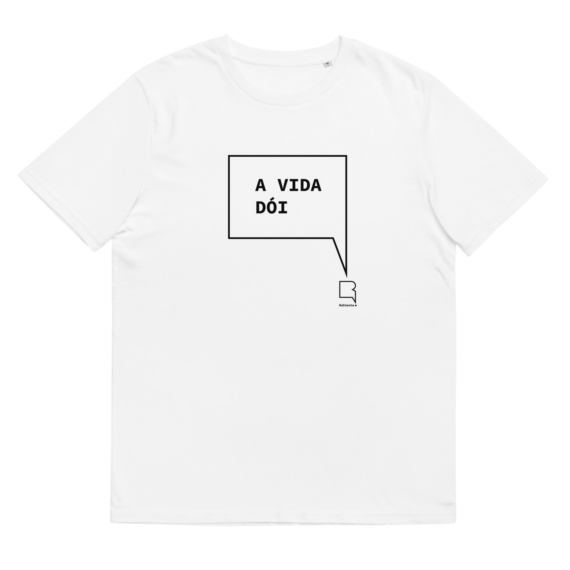 T-shirt unissexo orgânica branca com a frase "A vida dói" da marca Ralhenta