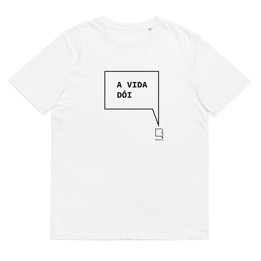 T-shirt unissexo orgânica branca com a frase "A vida dói" da marca Ralhenta
