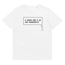 T-shirt unissexo orgânica branca com a frase "O homem não é um ser monogâmico" da marca Ralhenta