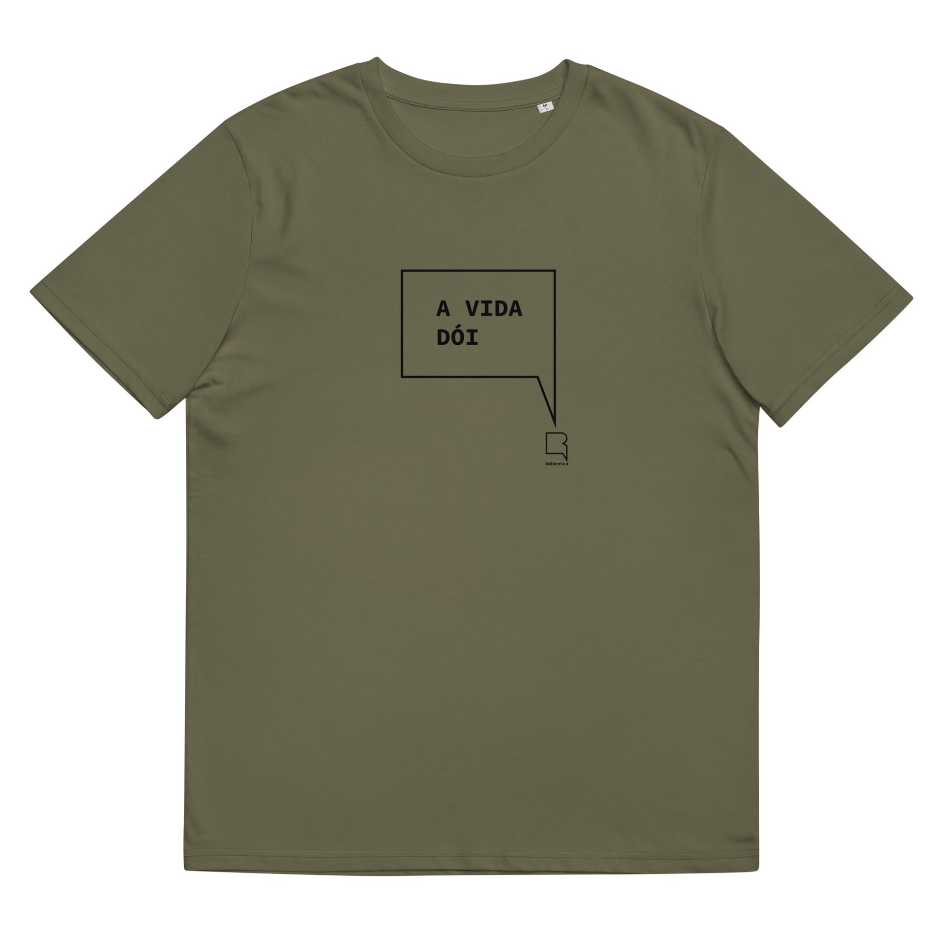 T-shirt unissexo orgânica caqui com a frase "A vida dói" da marca Ralhenta