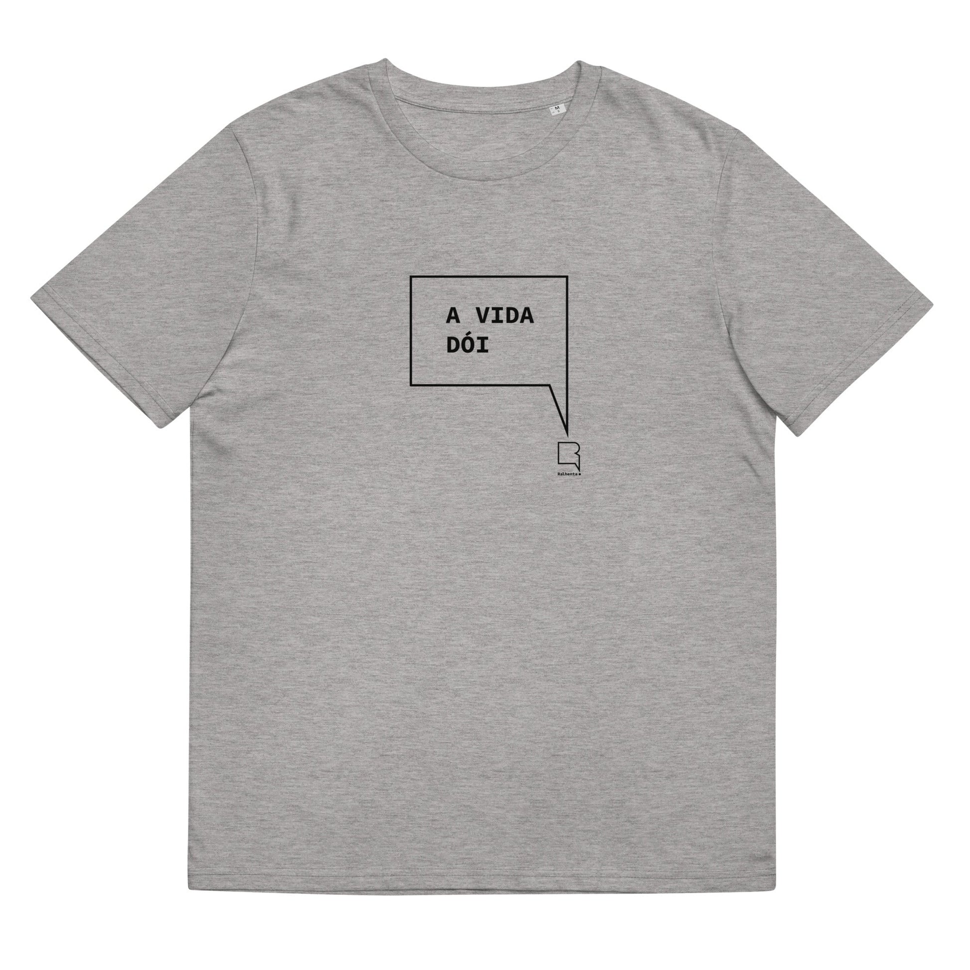 T-shirt unissexo orgânica cinza mescla com a frase "A vida dói" da marca Ralhenta