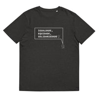 T-shirt unissexo orgânica cinza mescla escuro com a frase "Igualdade, equidade, solidariedade" da marca Ralhenta
