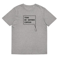 T-shirt unissexo orgânica cinza mescla com a frase "Tens de sofrer comigo" da marca Ralhenta