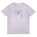 T-shirt unissexo orgânica lavanda com a frase "A vida dói" da marca Ralhenta