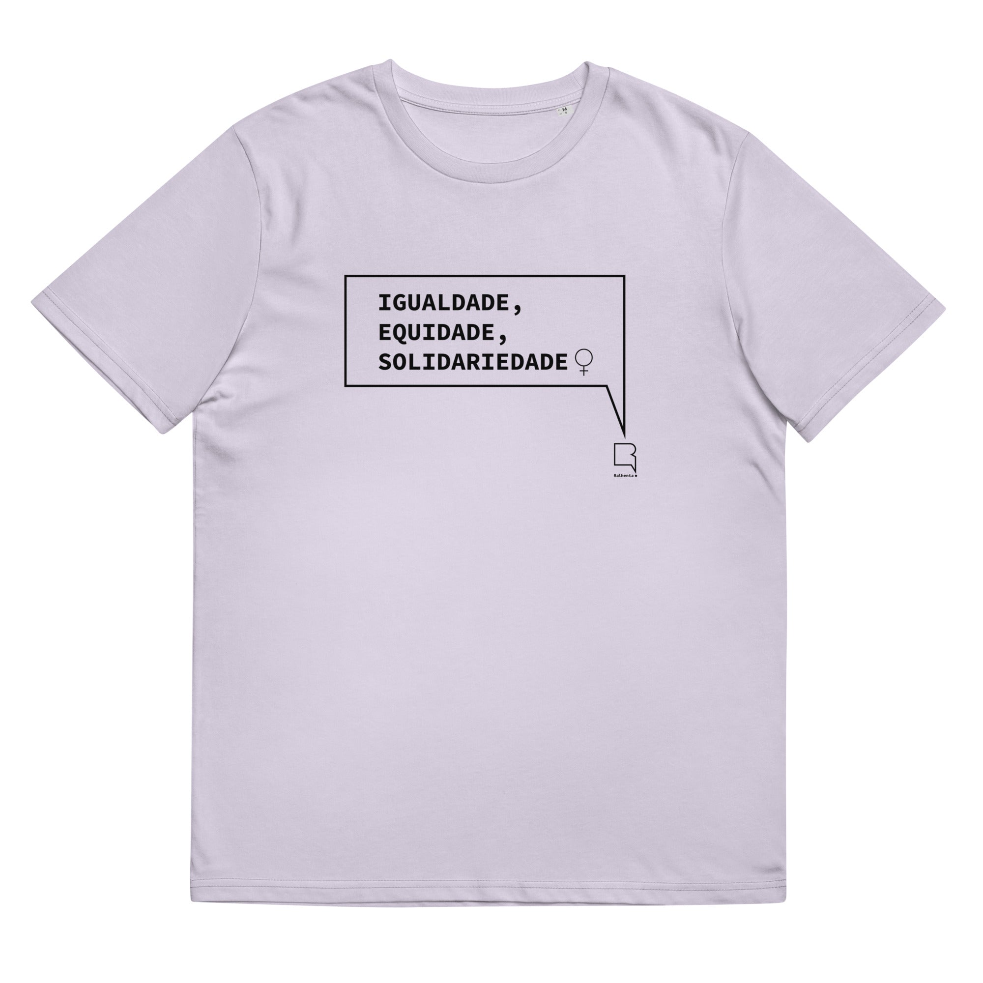 T-shirt unissexo orgânica lavanda com a frase "Igualdade, equidade, solidariedade" da marca Ralhenta
