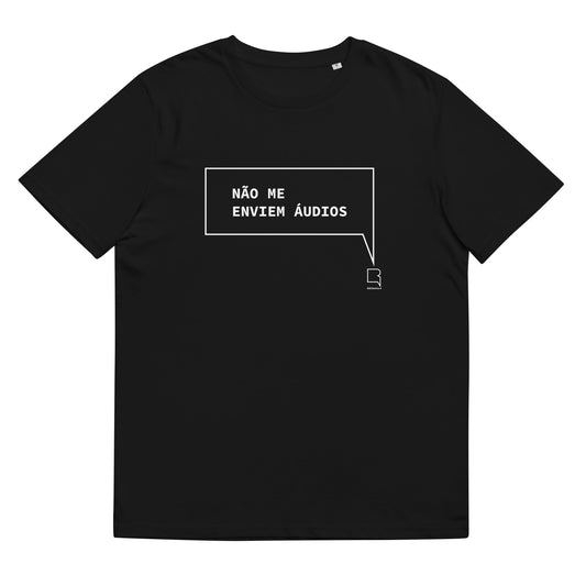 T-shirt unissexo orgânica preta com a frase "Não me enviem áudios" da marca Ralhenta