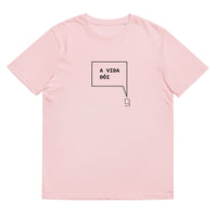 T-shirt unissexo orgânica rosa algodão com a frase "A vida dói" da marca Ralhenta