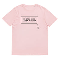 T-shirt unissexo orgânica rosa algodão com a frase "Em casa quero partilha" da marca Ralhenta