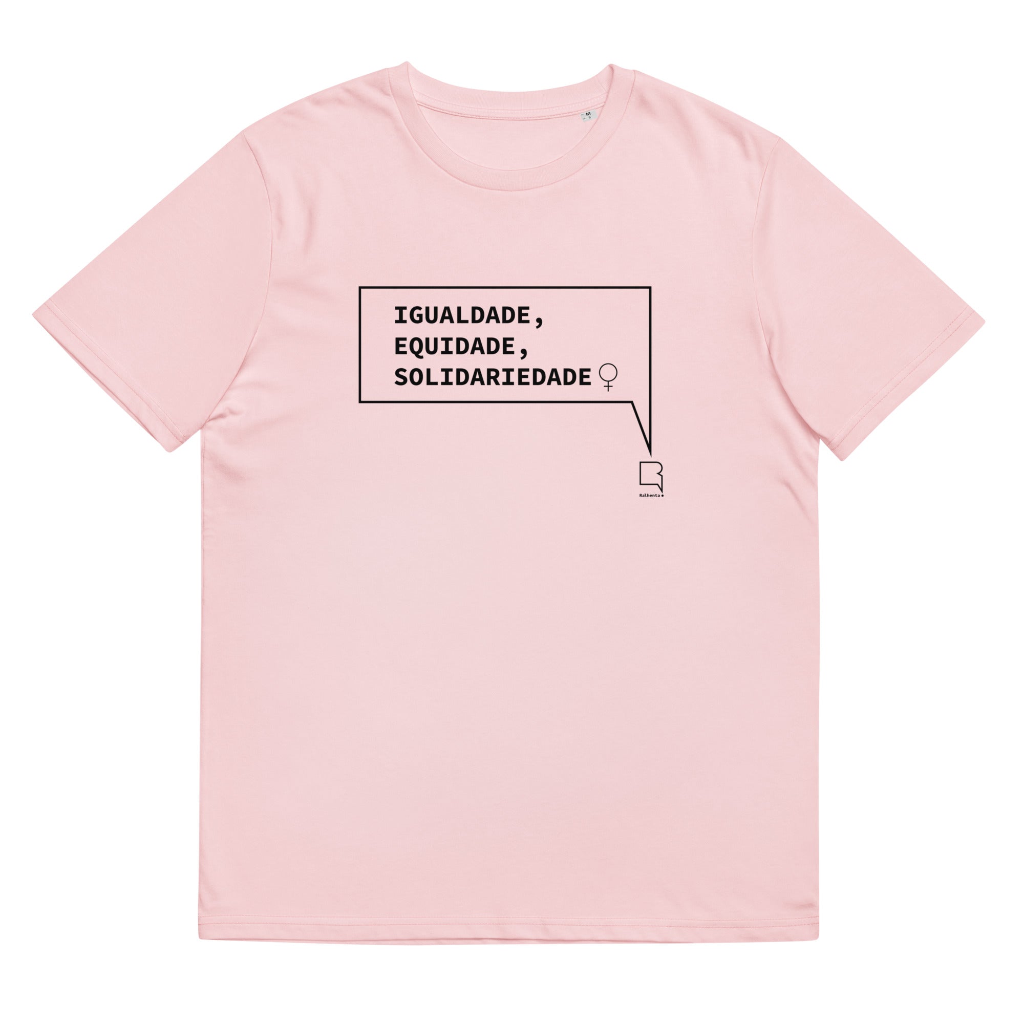 T-shirt unissexo orgânica rosa algodão com a frase "Igualdade, equidade, solidariedade" da marca Ralhenta