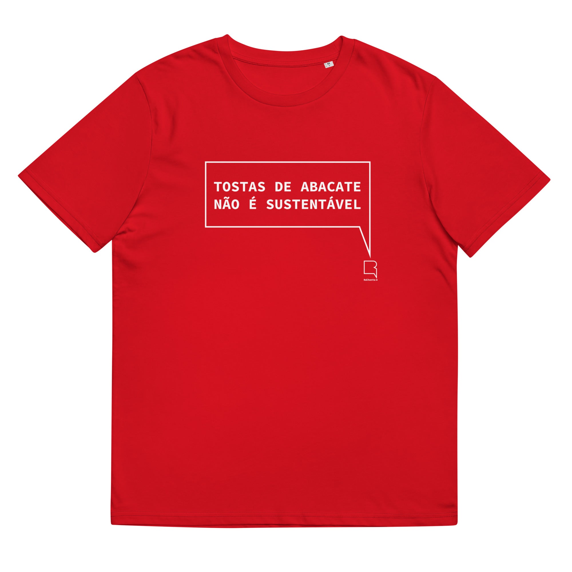 T-shirt unissexo orgânica vermelha com a frase "Tostas de abacate não é sustentável" da marca Ralhenta